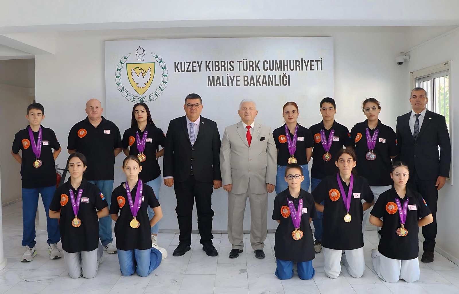 MALİYE BAKANI BEROVA, DÜNYA ŞAMPİYONU TAEKWONDOCULARI KABUL ETTİ MALİYE BAKANI BEROVA, DÜNYA ŞAMPİYONU TAEKWONDOCULARI KABUL ETTİ