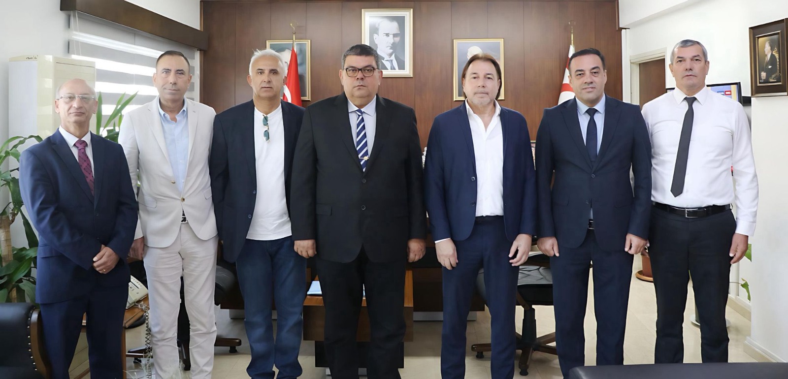 MALİYE BAKANI BEROVA, KKTC MÜCEVHERATÇILAR VE KUYUMCULAR DERNEĞİ HEYETİNİ KABUL ETTİ