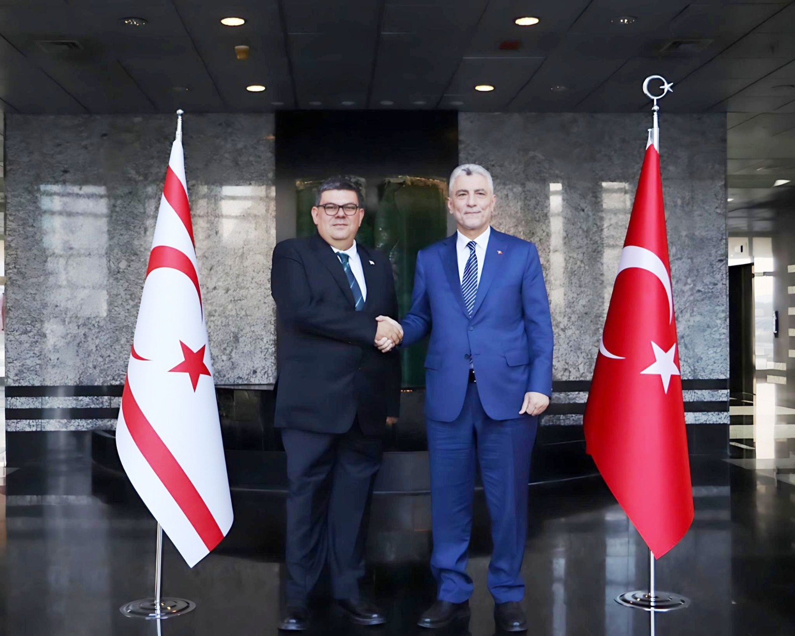 MALİYE BAKANI DR. ÖZDEMİR BEROVA, ANKARA’DA TÜRKİYE TİCARET BAKANI PROF. DR. ÖMER BOLAT İLE GÖRÜŞTÜ